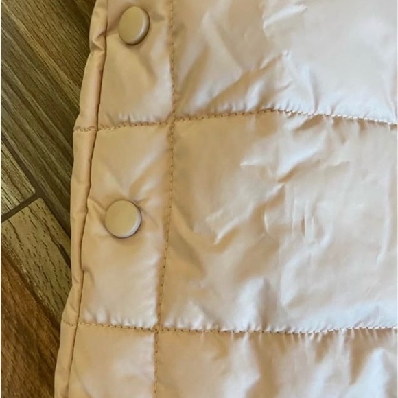 Puffer Vest with Hood / Apricot ( pinkish beige) - Picture 6 of 7